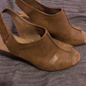 Aerosols peep toe leather wedges